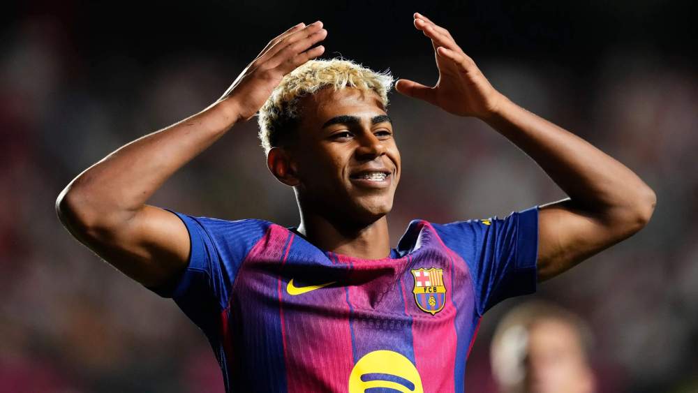 Lamine Yamal con el Barça Lamine Yamal con el Barça