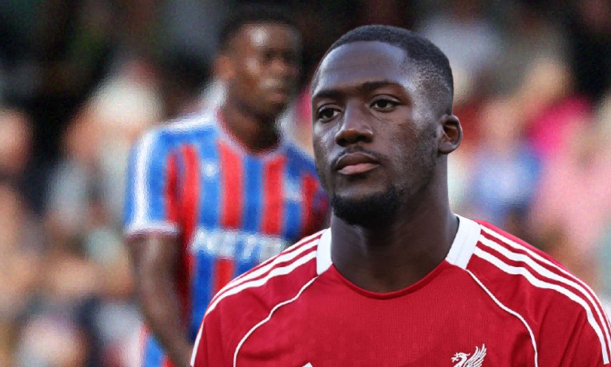 Ibrahima Konaté y una foto de Marc Guéhi de fondo.