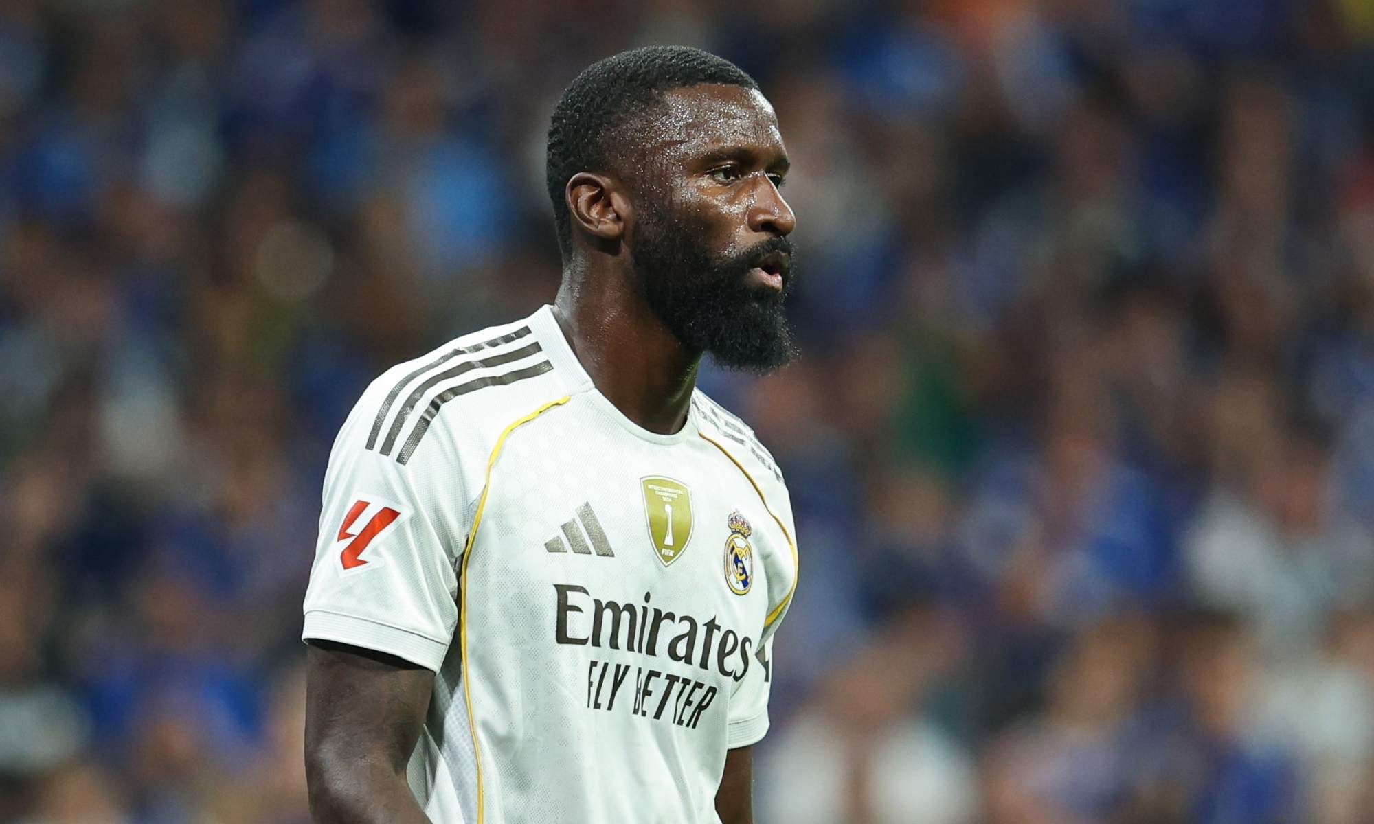 Antonio Rüdiger jugando un partido con el Real Madrid.