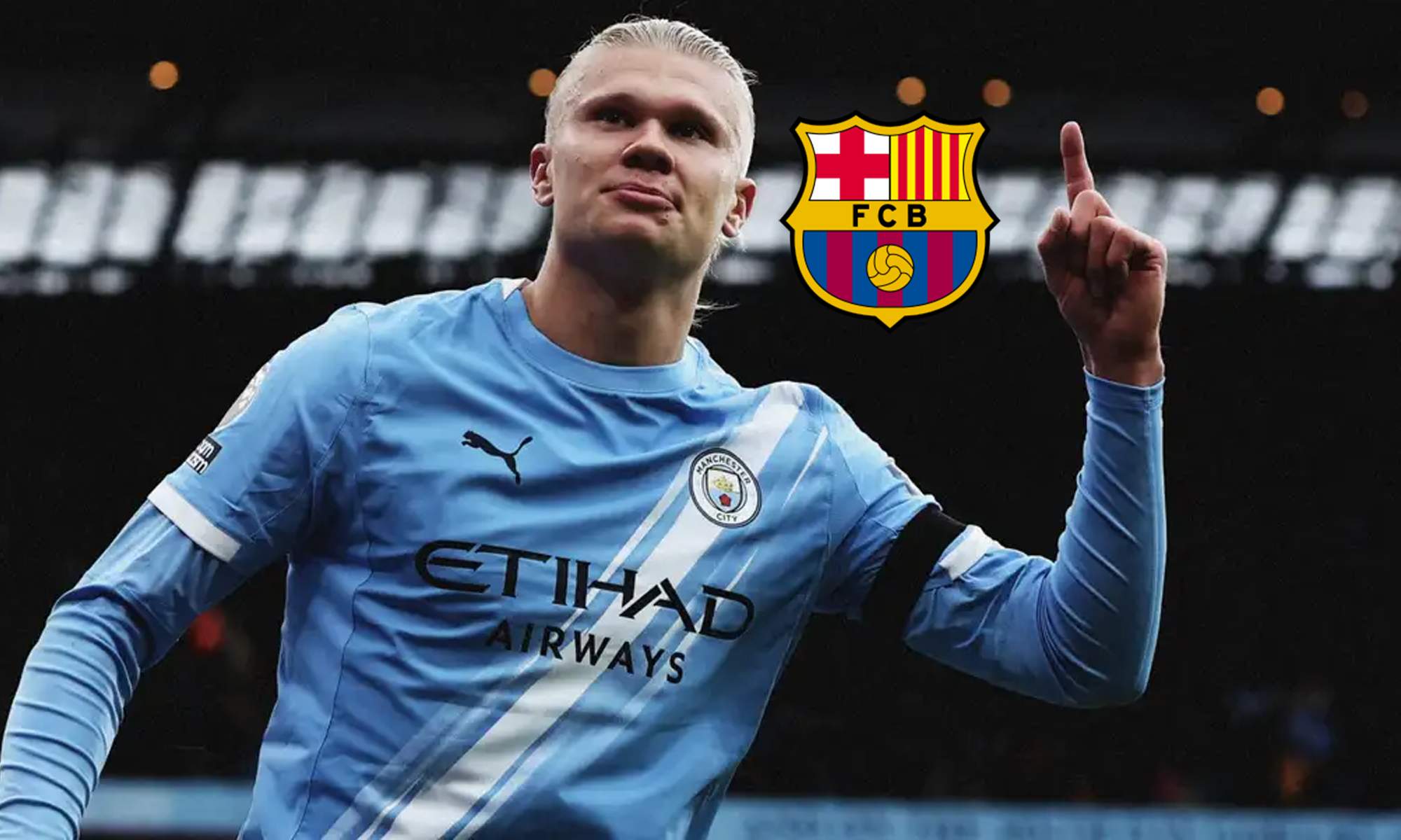 Erling Haaland jugando un partido con el Manchester City y el escudo del Barcelona. 