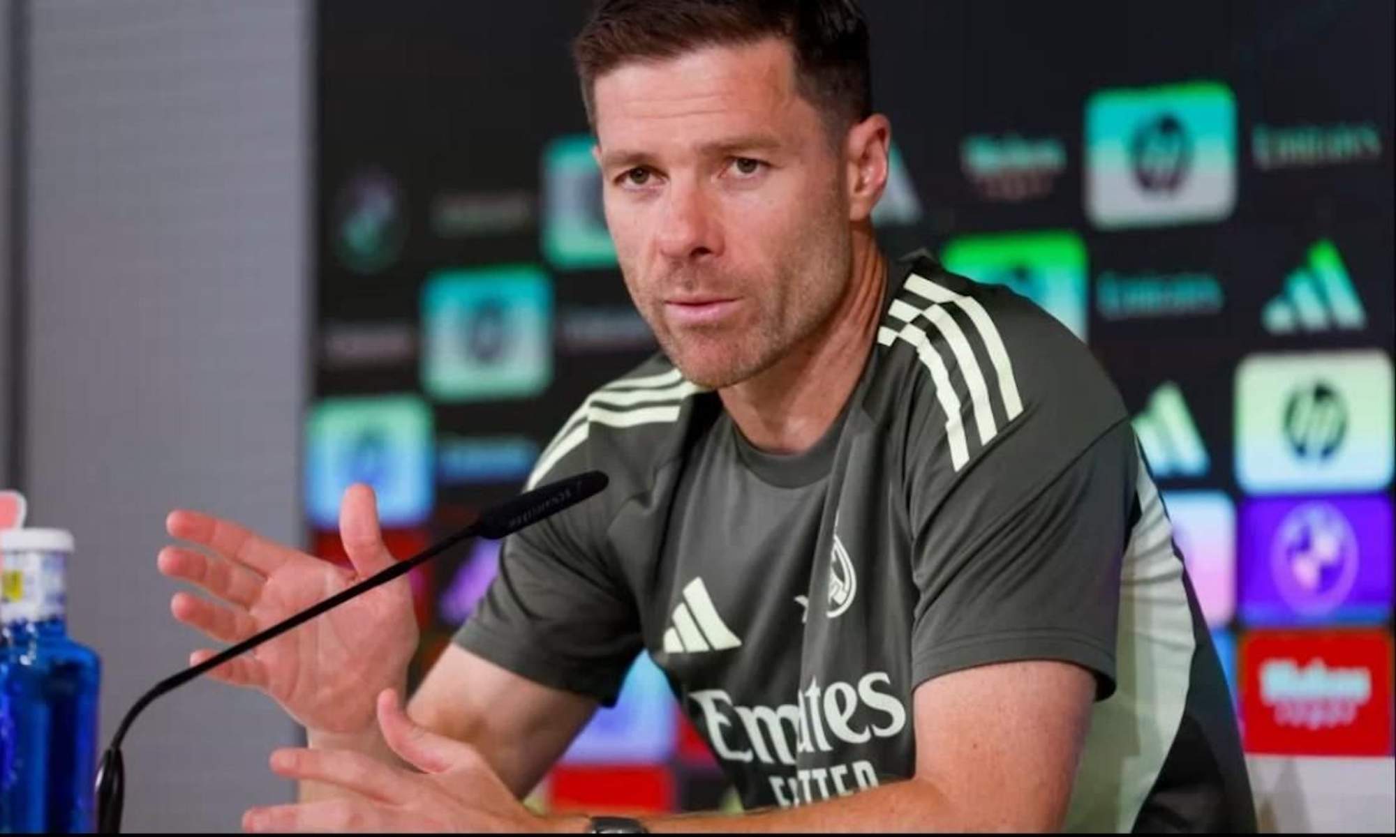 Xabi Alonso en rueda de prensa