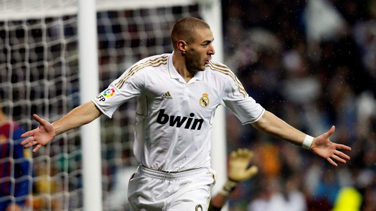 Benzema celebrando su gol al Barça
