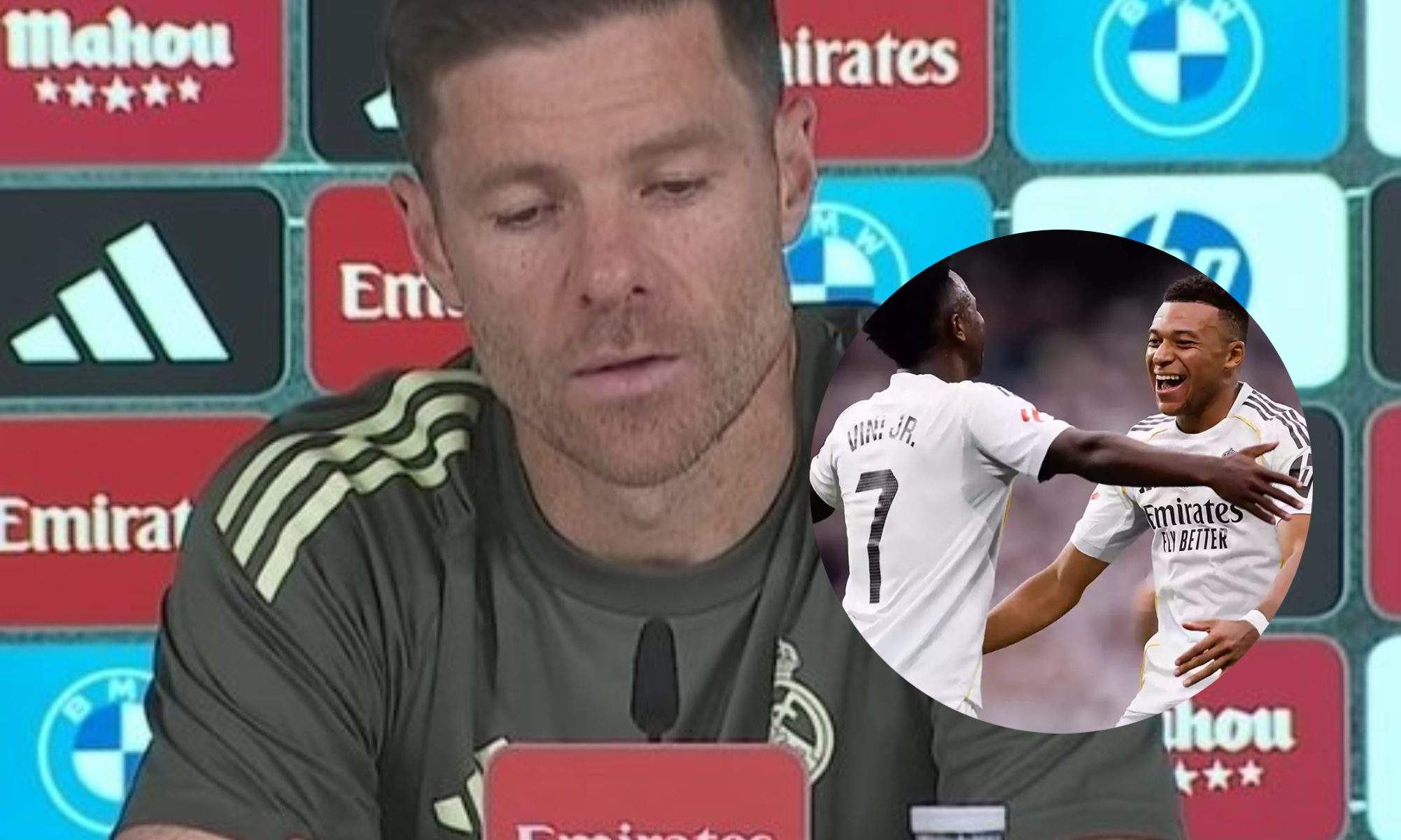 Xabi Alonso señala a los delanteros