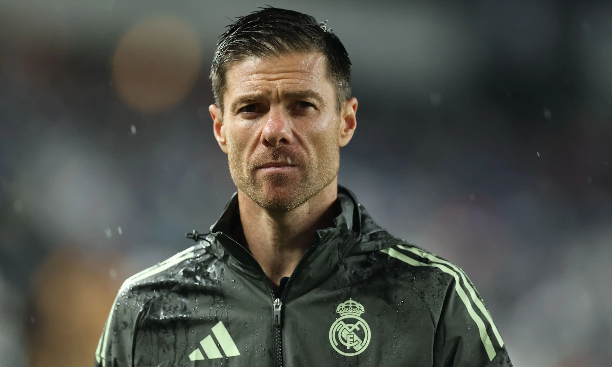 Xabi Alonso serio