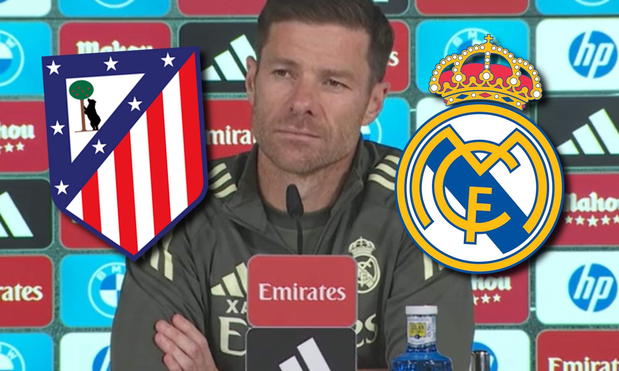 Xabi Alonso y escudos ATM y RM