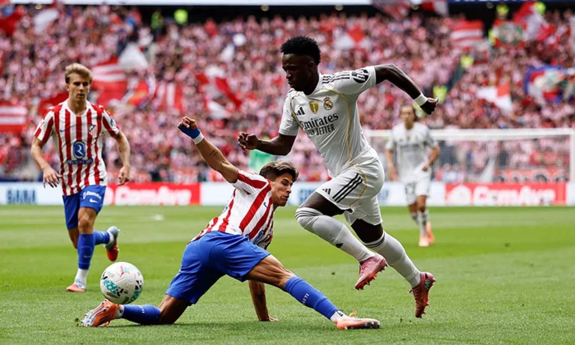 Vinicius en el Metropolitano en el derbi Atlético - Real Madrid