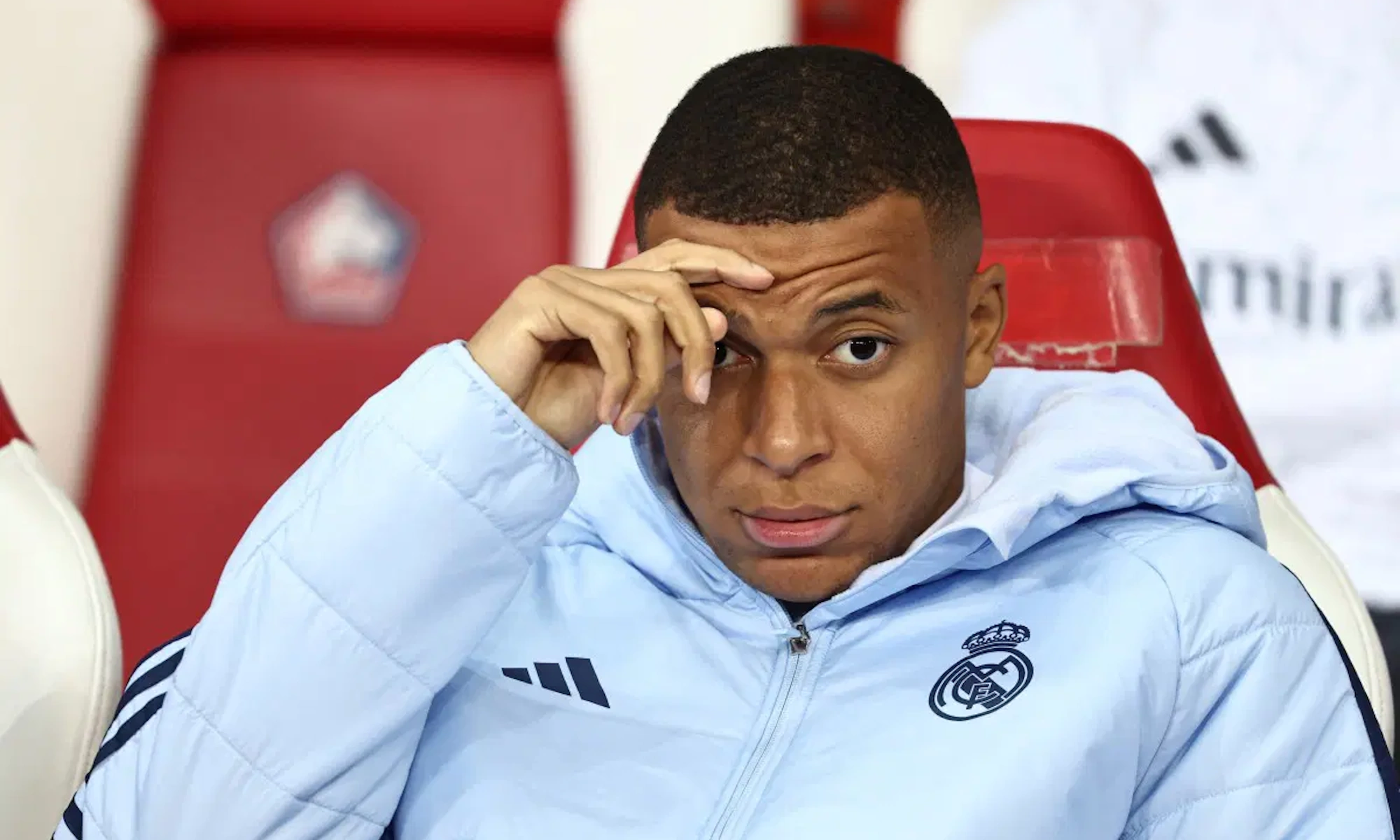 Mbappé en el banquillo