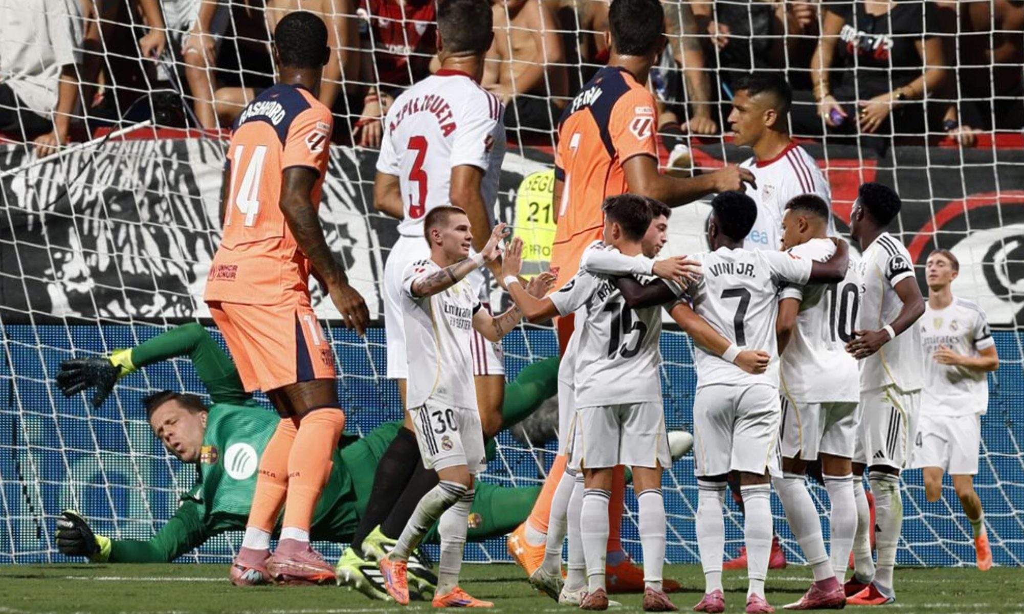 El Sevilla acerca al Madrid a la Champions