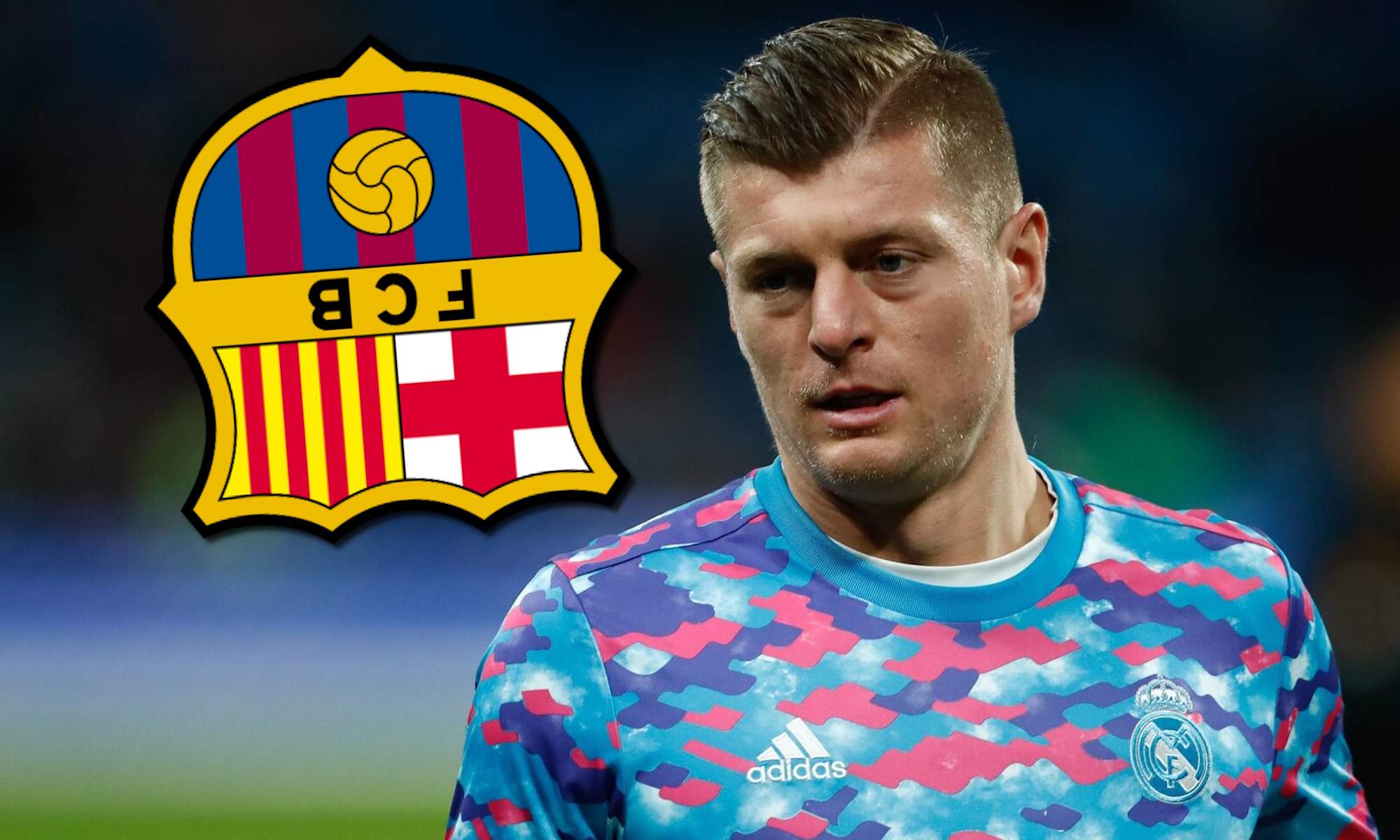Toni Kroos y escudo del Barça al revés Toni Kroos y escudo del Barça al revés