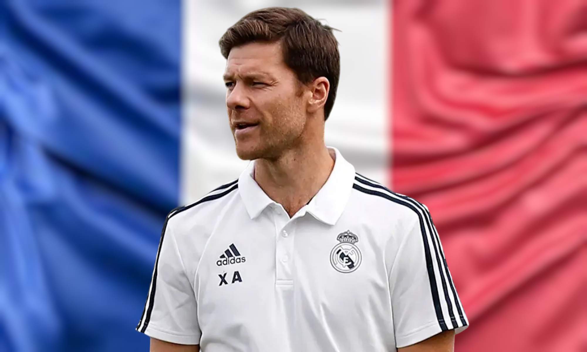 Xabi Alonso con bandera de Francia de fondo