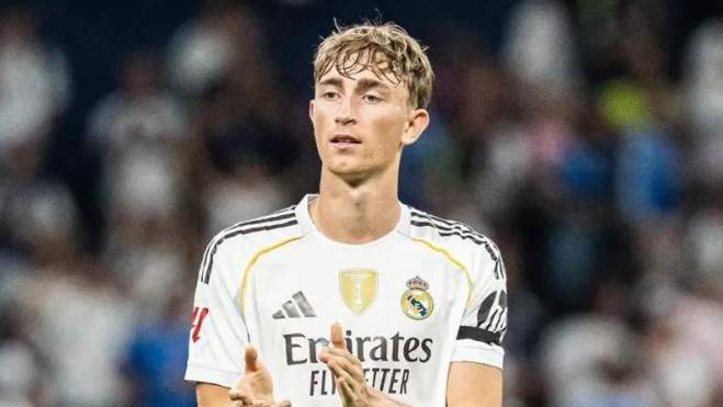 Dean Huijsen con el Real Madrid Dean Huijsen con el Real Madrid