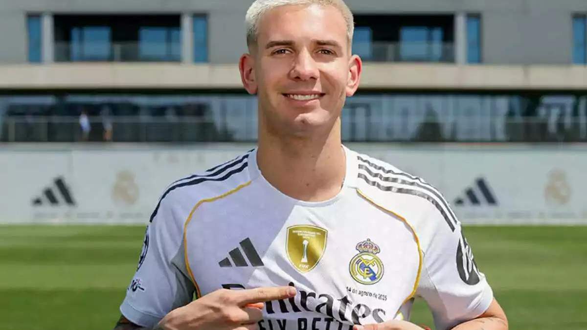 Franco Mastantuono el día de su presentación con el Real Madrid