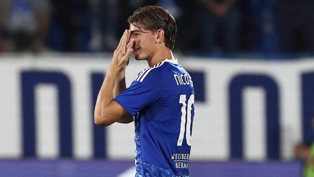 Nico Paz en un encuentro con el Como