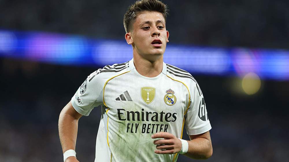 Así reaccionó el Bernabéu al cambio de Güler: Xabi, perplejo Así reaccionó el Bernabéu al cambio de Güler: Xabi, perplejo