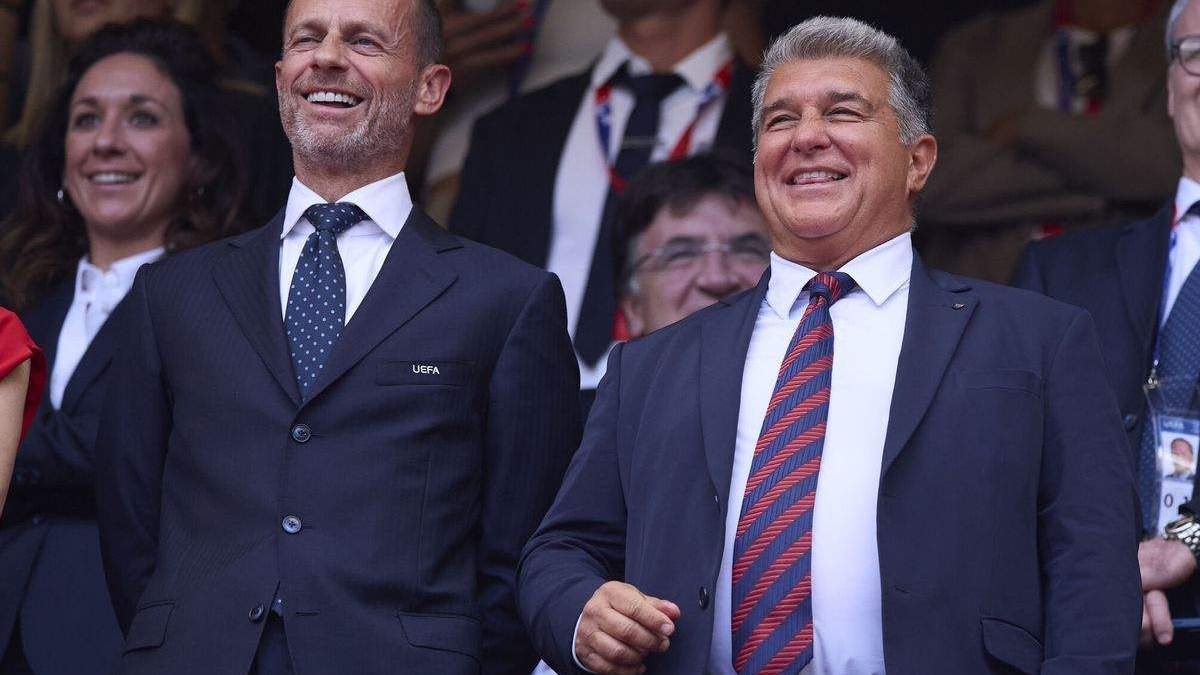 Ceferin y Laporta en un palco riendo Ceferin y Laporta en un palco riendo