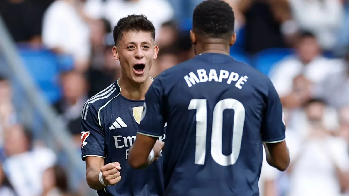Arda Güler celebrando un gol con Mbappé con el Real Madrid Arda Güler celebrando un gol con Mbappé con el Real Madrid