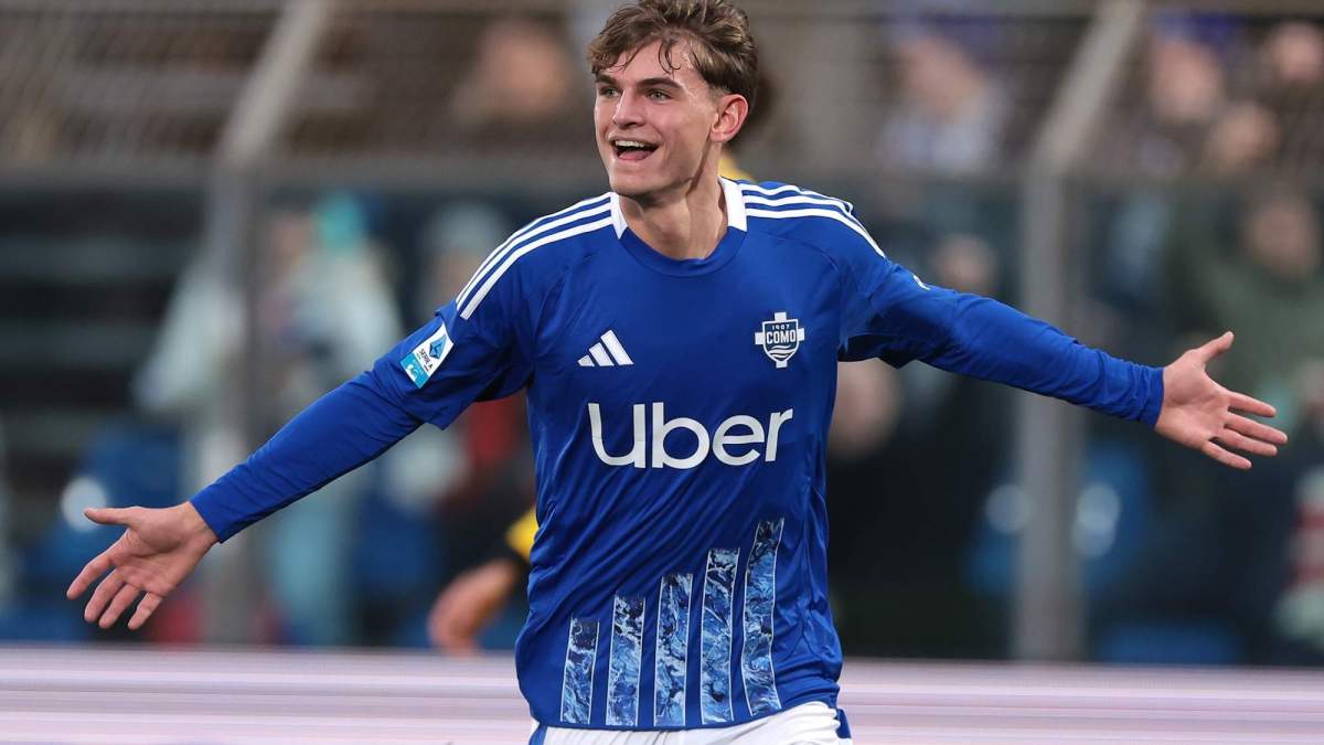 Nico Paz con el Como Nico Paz con el Como