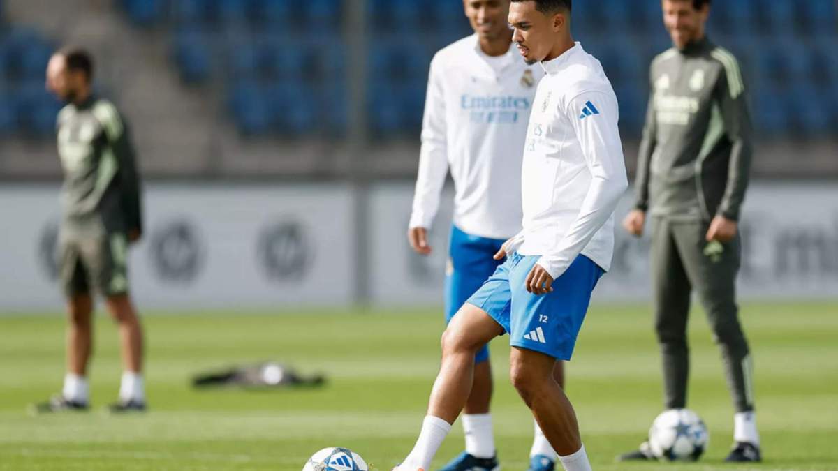 Trent Alexander Arnold durante el entrenamiento de estamañana Trent Alexander Arnold durante el entrenamiento de estamañana