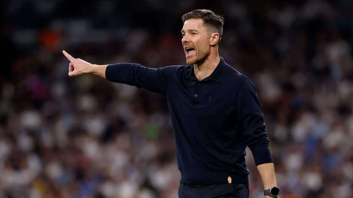 Xabi Alonso dando órdenes durante el partido ante la Juventus