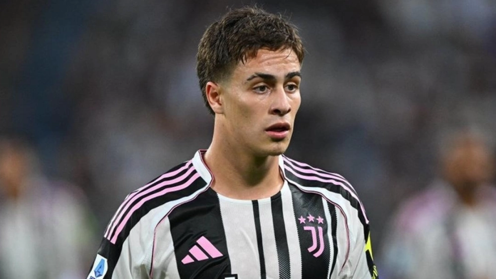 Yildiz jugando un partido con la Juventus. Yildiz jugando un partido con la Juventus.