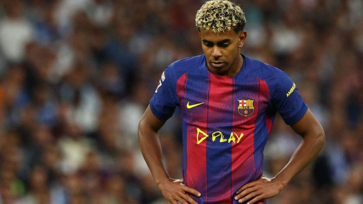 Lamine Yamal se muestra cabizbajo en el Real Madrid-FC Barcelona de la temporada 25/26 Lamine Yamal se muestra cabizbajo en el Real Madrid-FC Barcelona de la temporada 25/26