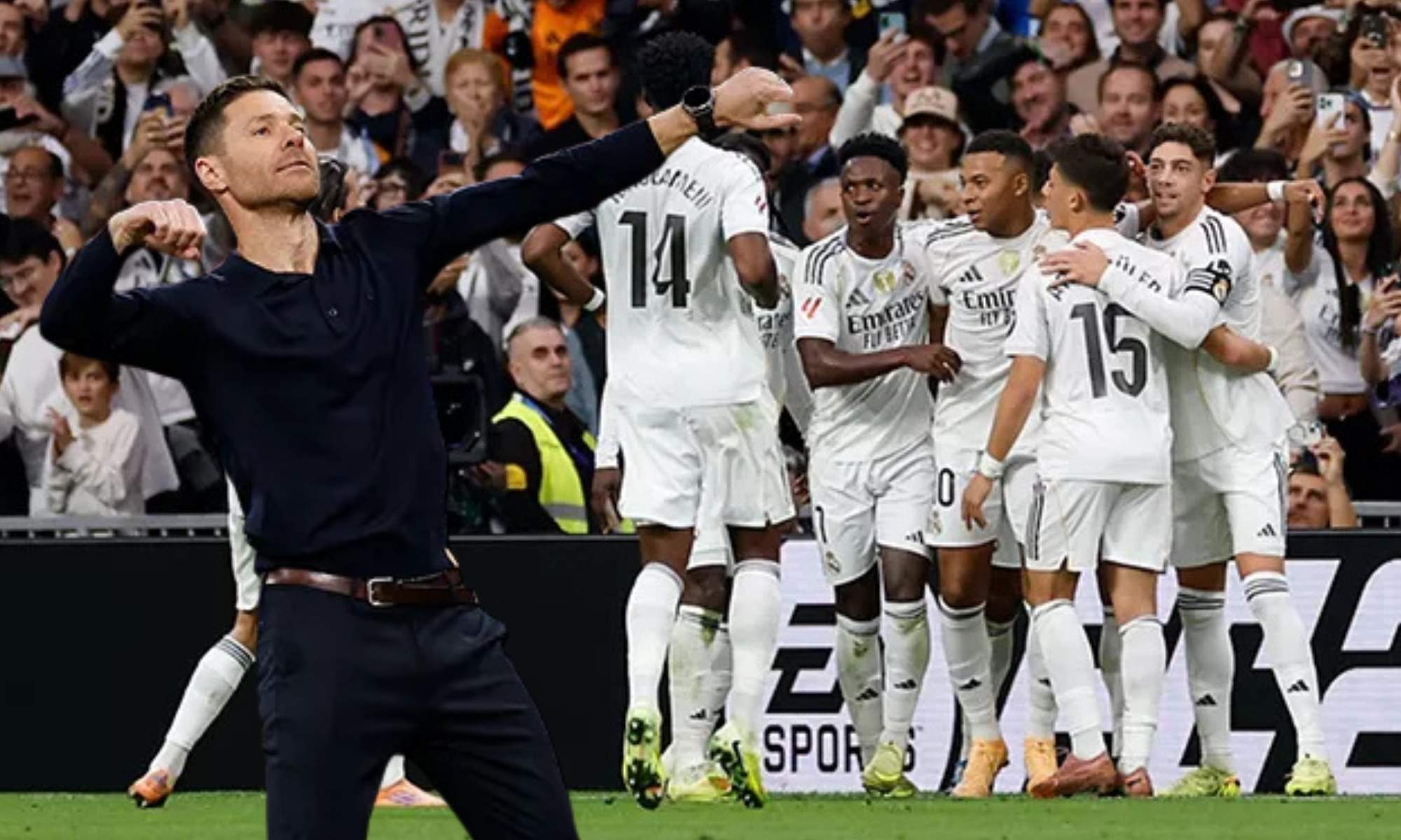 Xabi Alonso y Jugadores Celebrando