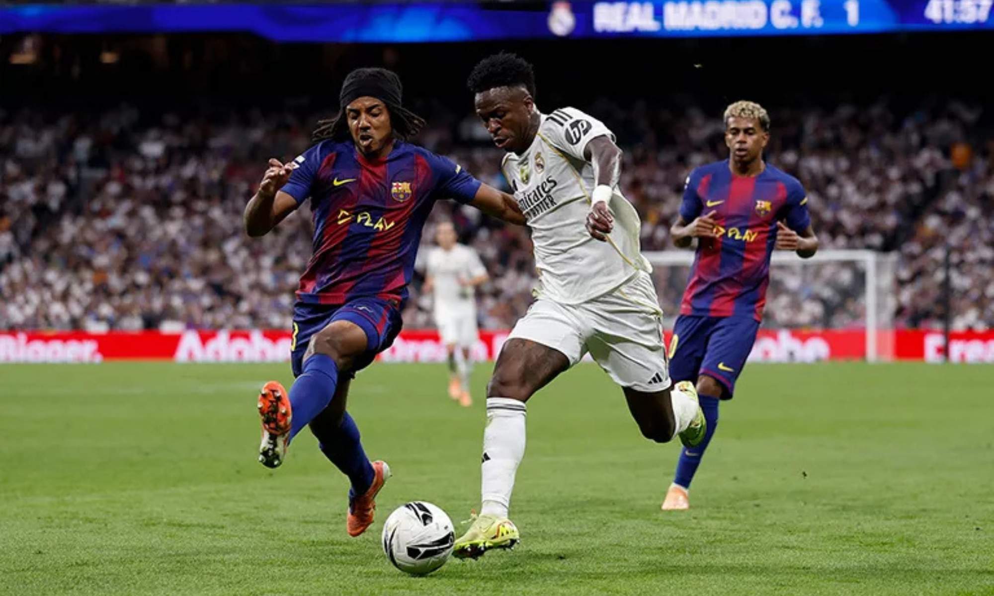 Vinicius en el Clásico defendido por Koundé Vinicius en el Clásico defendido por Koundé