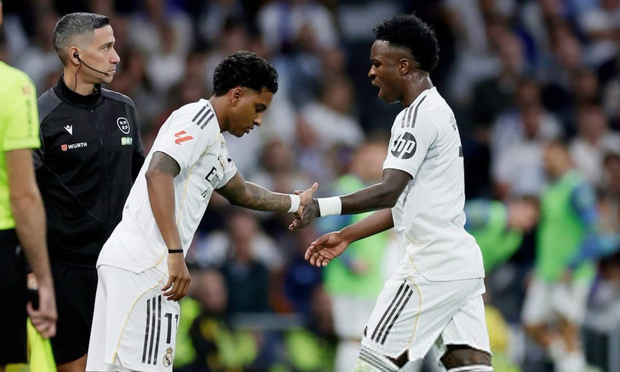 Momento cambio entre Rodrygo y Vinicius Momento cambio entre Rodrygo y Vinicius