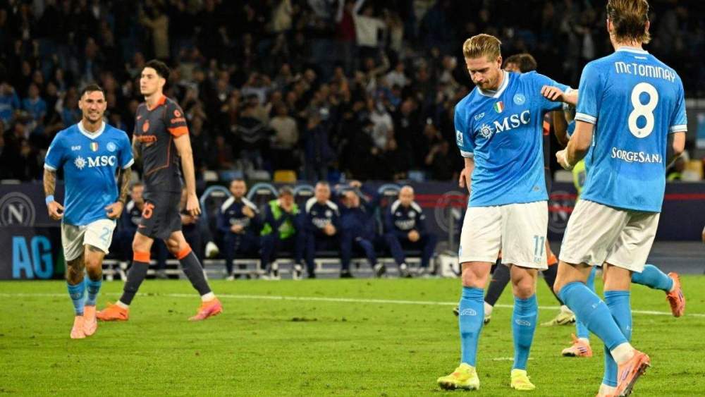 Lesión de Kevin de Bruyne tras lanzar el penalti Lesión de Kevin de Bruyne tras lanzar el penalti