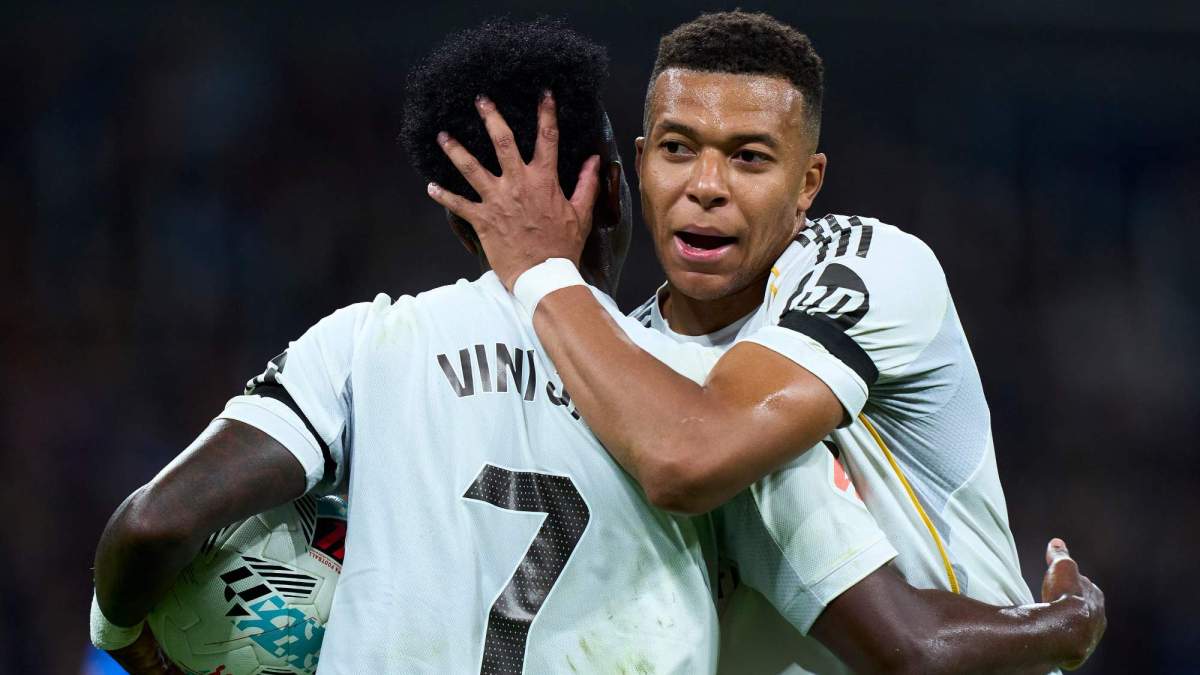 Mbappé y Vinicius Junior antes del penalti Mbappé y Vinicius Junior antes del penalti