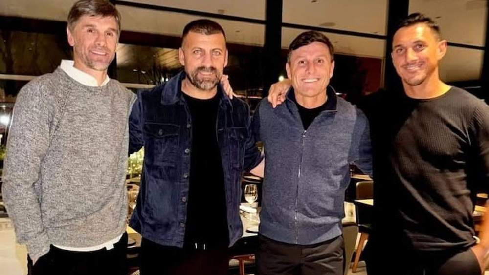 Pablo Paz, el padre de Nico, con Zanetti