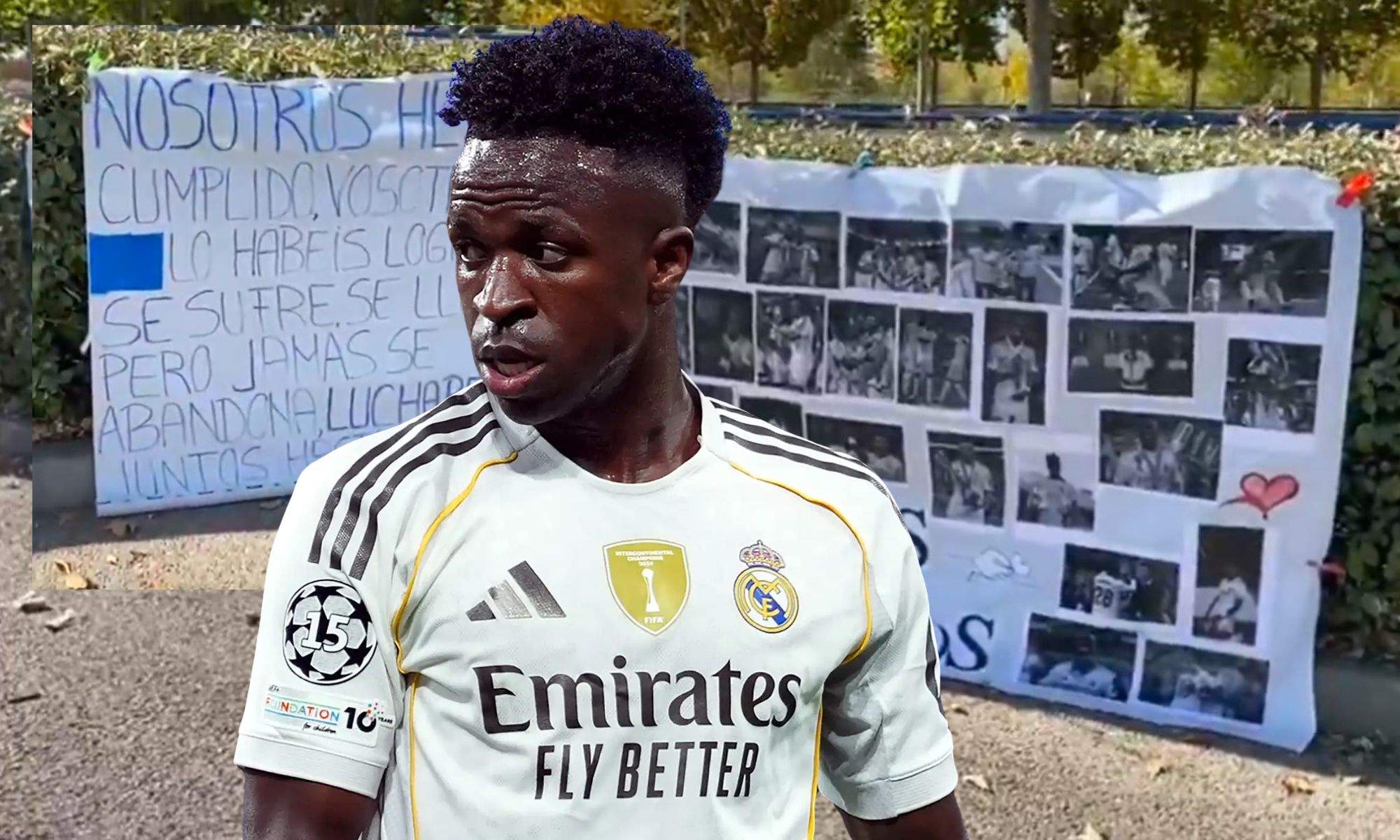 Vinicius y pancarta en la salida Valdebebas