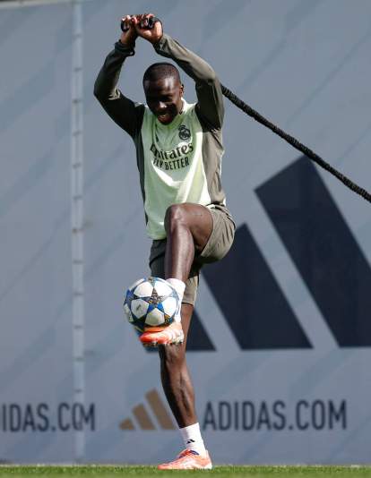 Mendy en el entrenamiento de Valdebebas