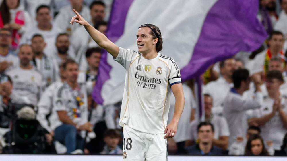 Álvaro Carreras celebrando su gol frente al Valencia