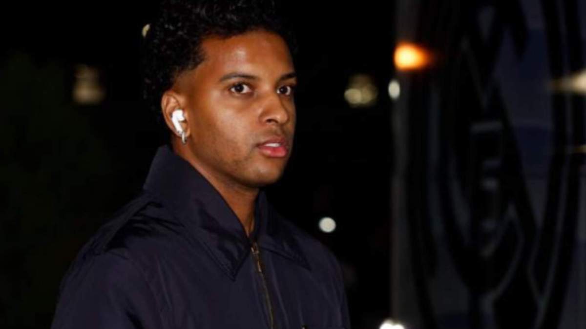 Rodrygo Goes antes de subirse al autobús del Real Madrid en Liverpool Rodrygo Goes antes de subirse al autobús del Real Madrid en Liverpool