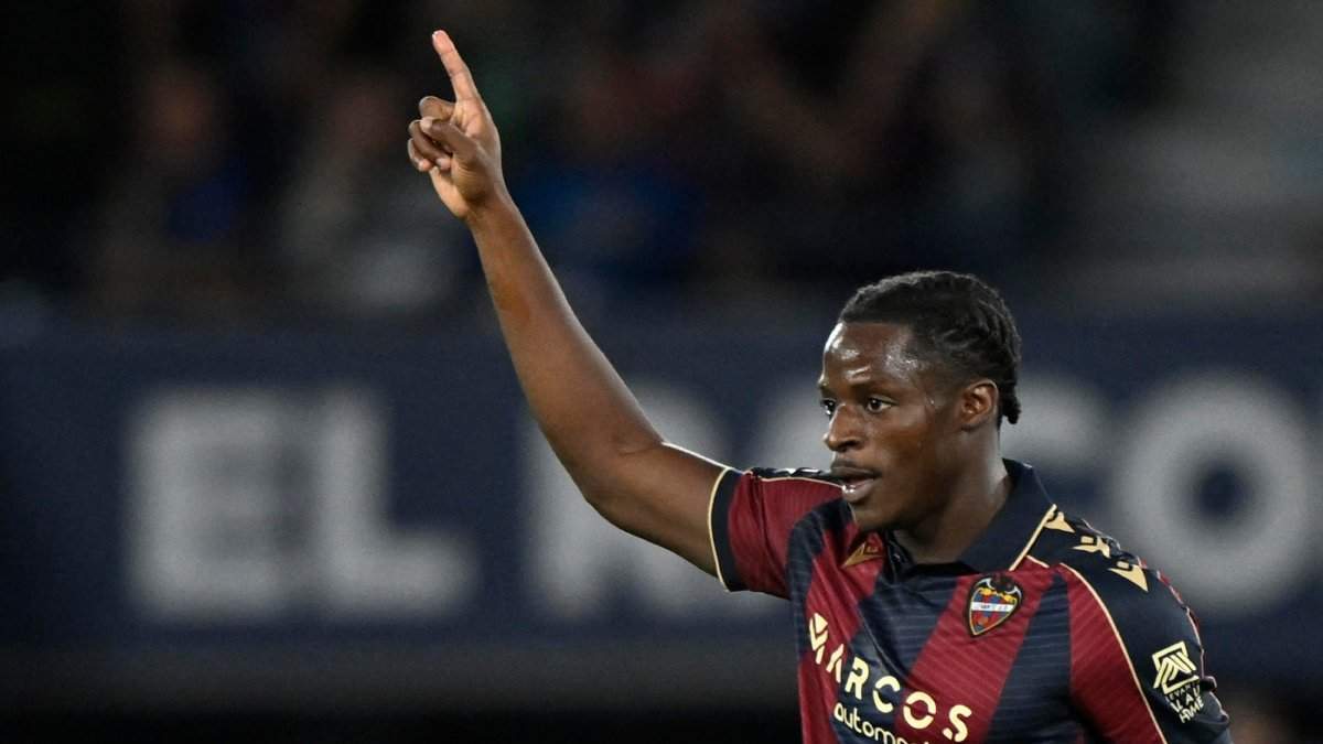 Etta Eyong celebrando un gol con el Levante Etta Eyong celebrando un gol con el Levante