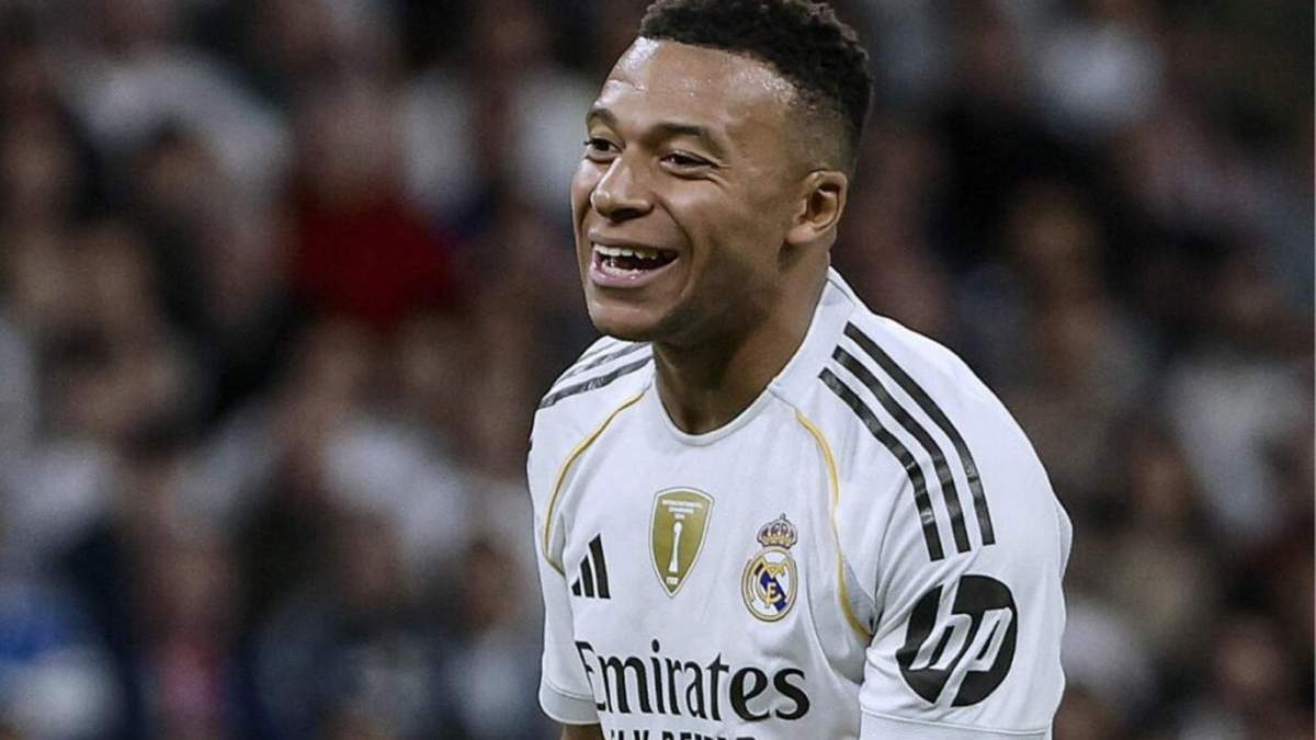 Kylian Mbappé jugando un partido con el Real Madrid.