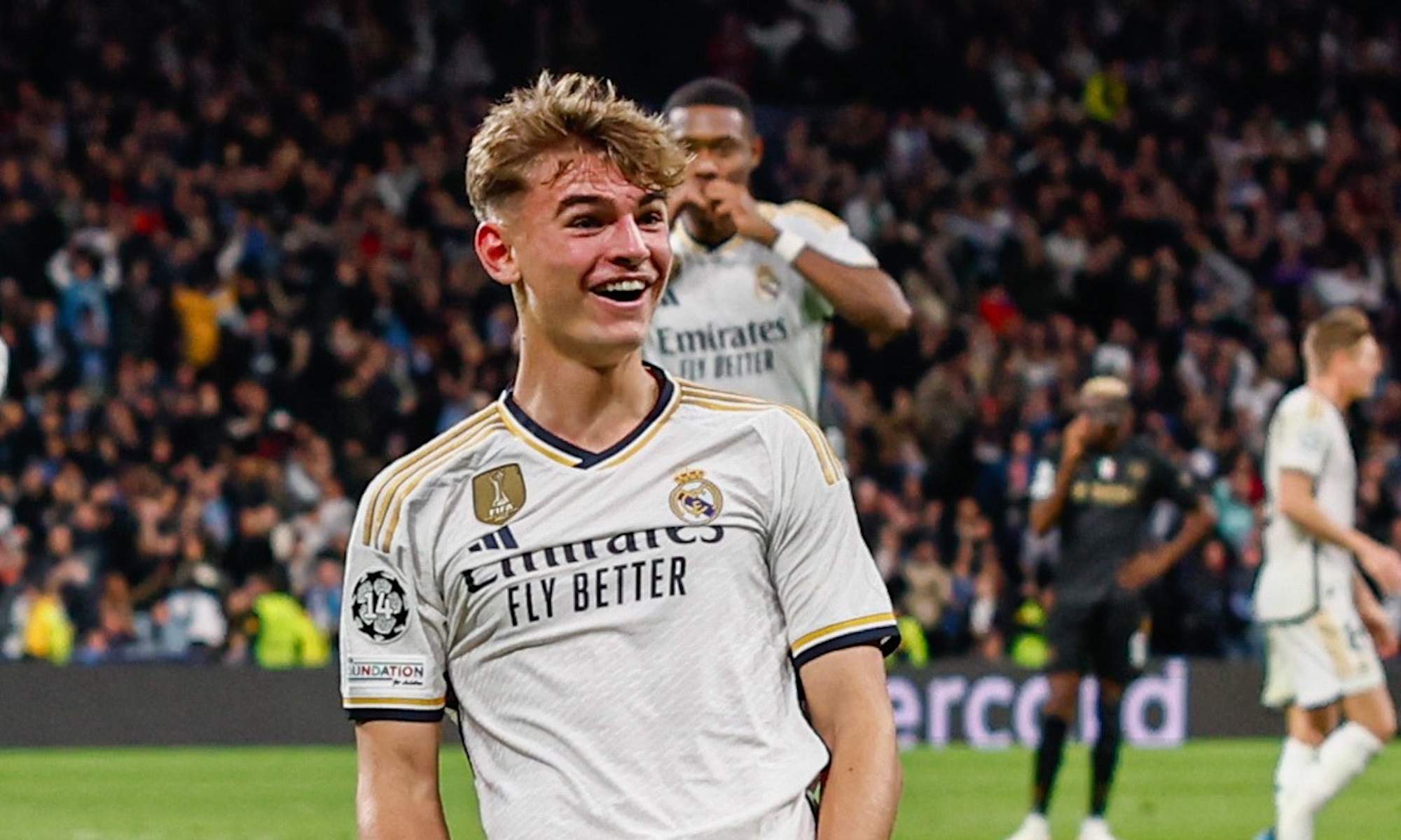 Nico Paz sonriendo en su etapa en el Real Madrid