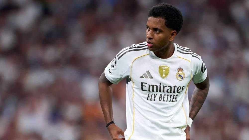 Rodrygo Goes jugando un partido con el Real Madrid. 