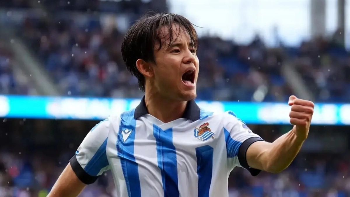 Takefusa Kubo celebrando un gol con la Real