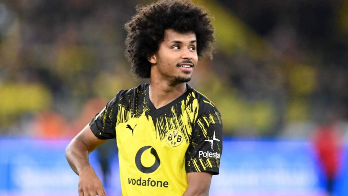 Karim Adeyemi durante un partido con el Borussia Dortmund (1) Karim Adeyemi durante un partido con el Borussia Dortmund (1)