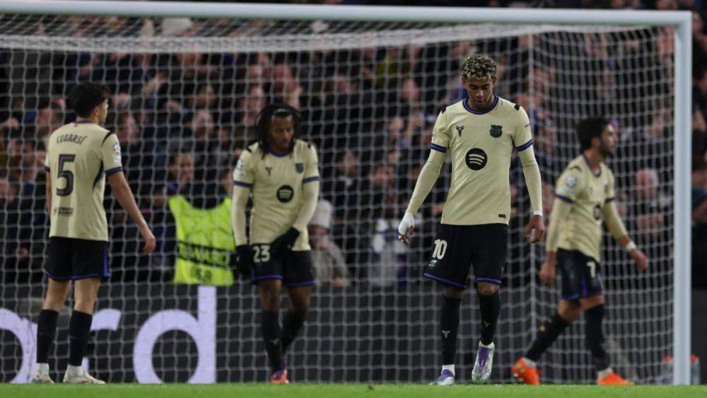 Los jugadores del Barça tras uno de os goles del Chelsea