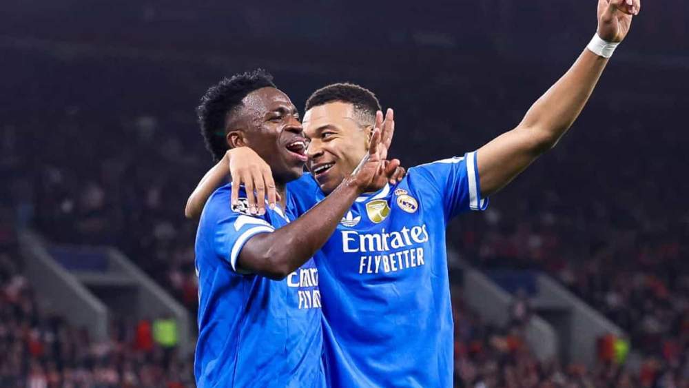 Vinicius y Mbappé celebrando el 1 4