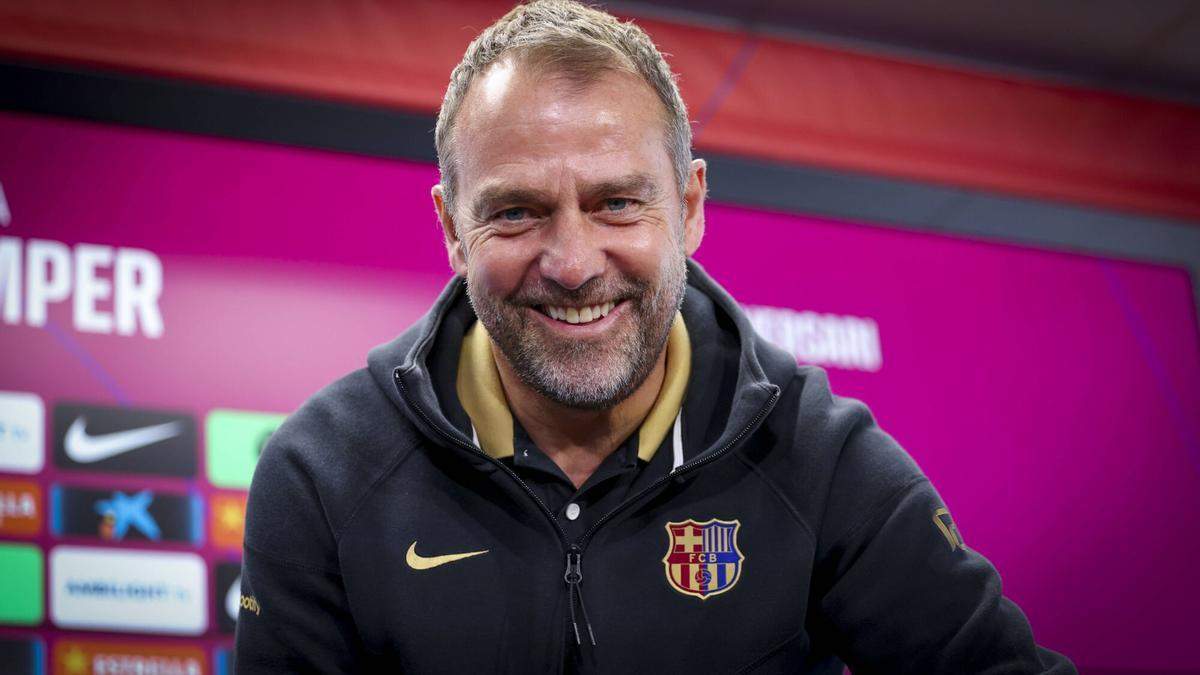 Hansi Flick en sala de prensa