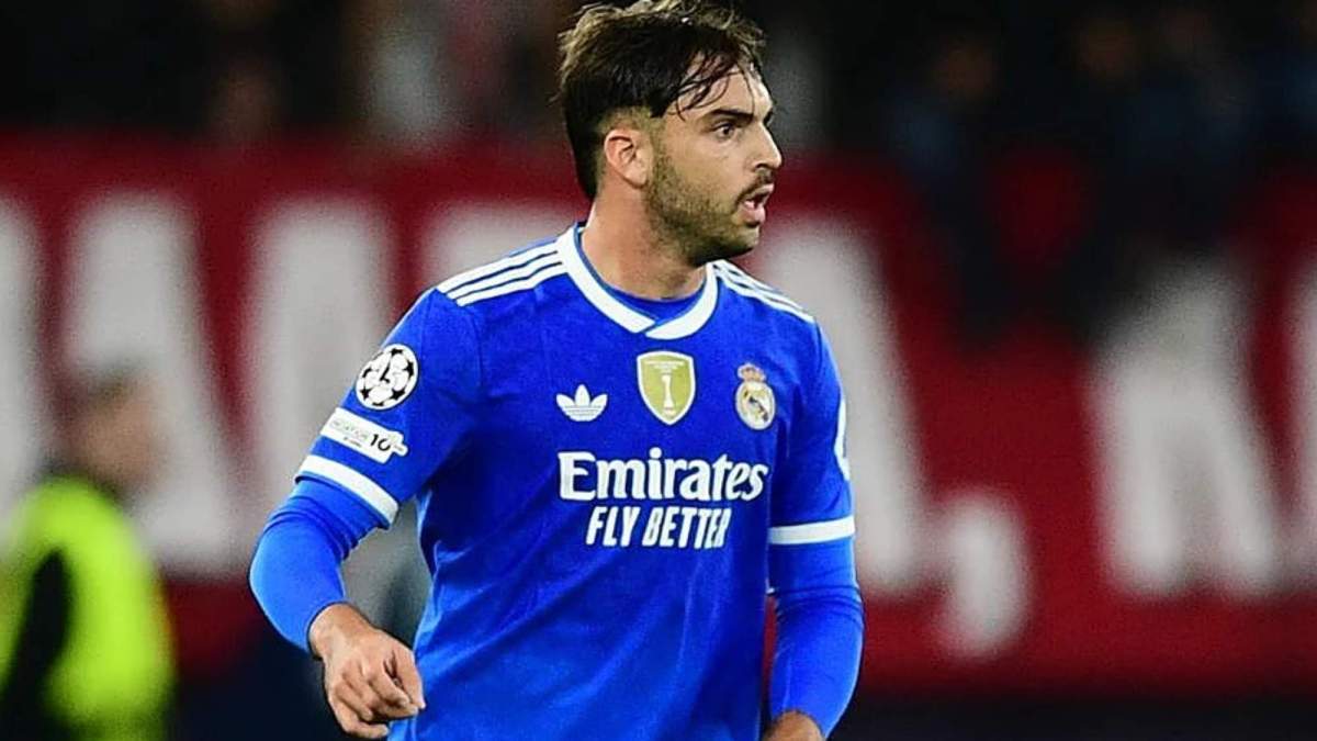 Raúl Asencio con el Real Madrid