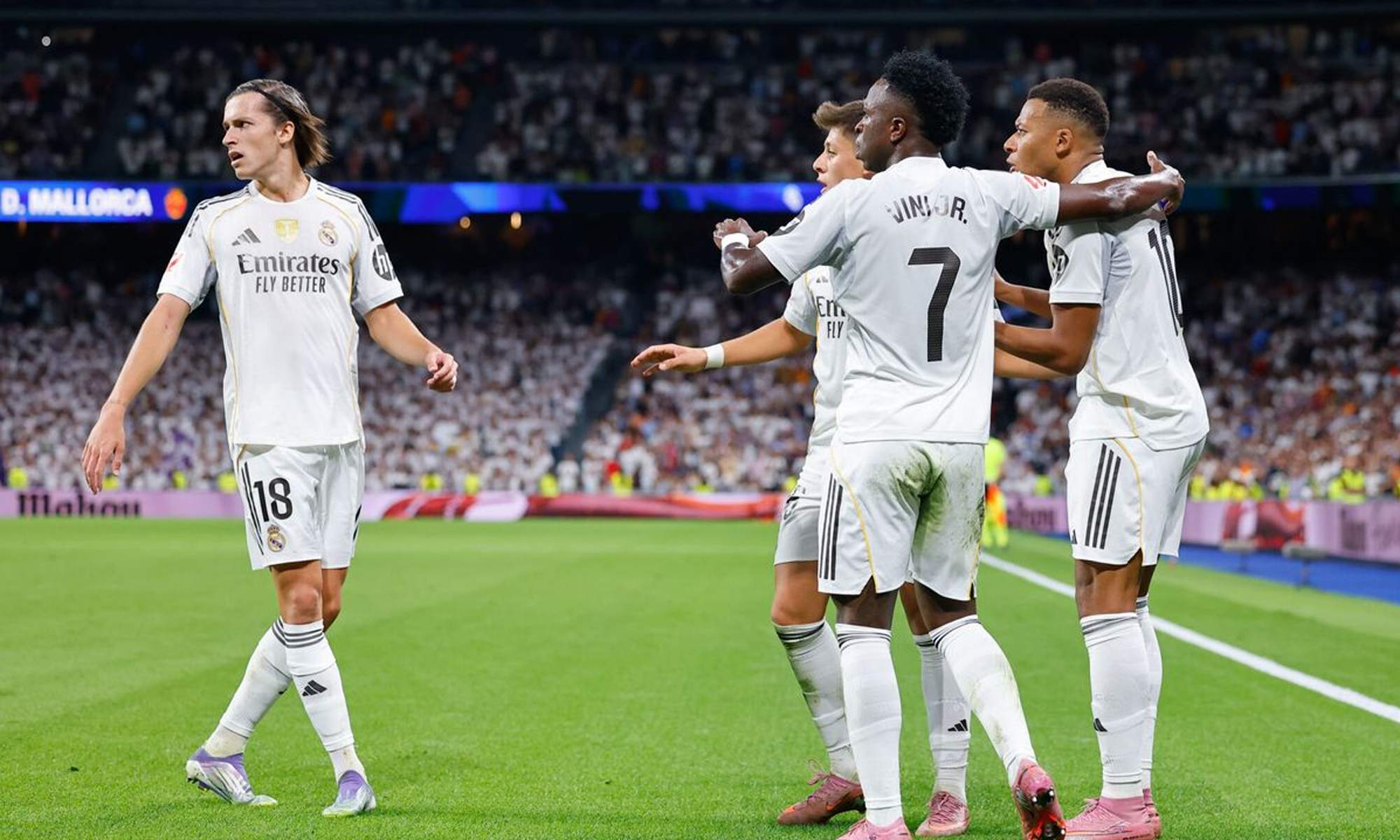 Jugadores del Real Madrid celebrando un gol.