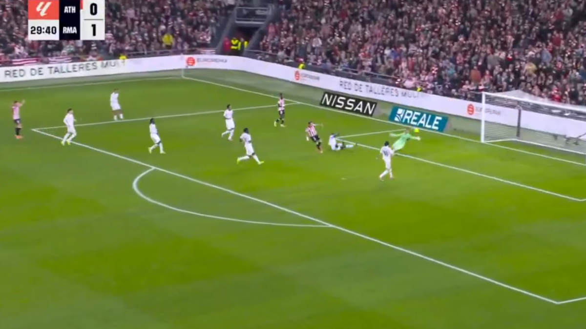 Uno de los paradones de Courtois al Athletic Uno de los paradones de Courtois al Athletic