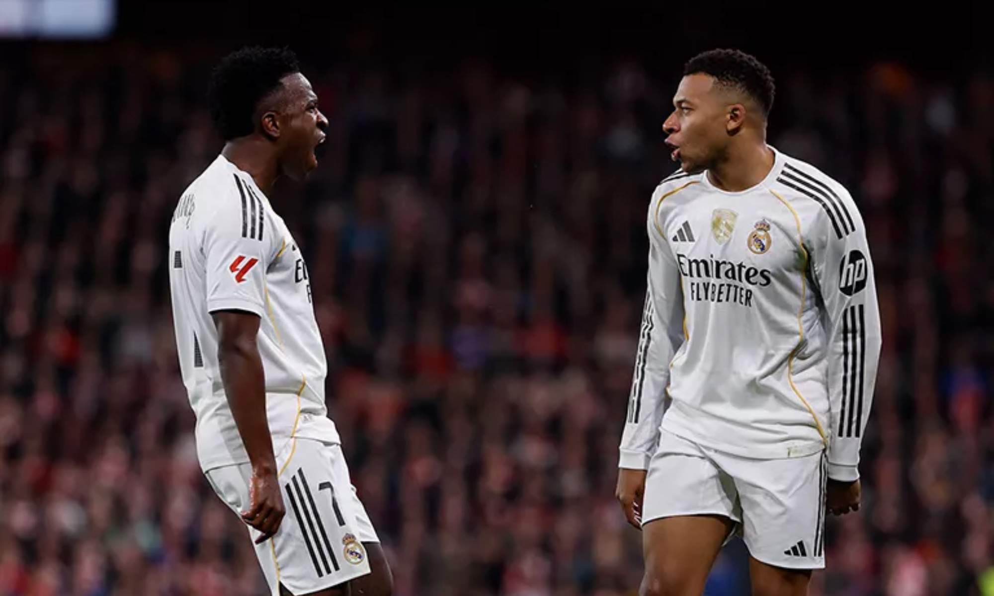 Vinicius Junior y Kylian Mbappé, celebrando uno de los goles de esta noche ante el Athletic Club.