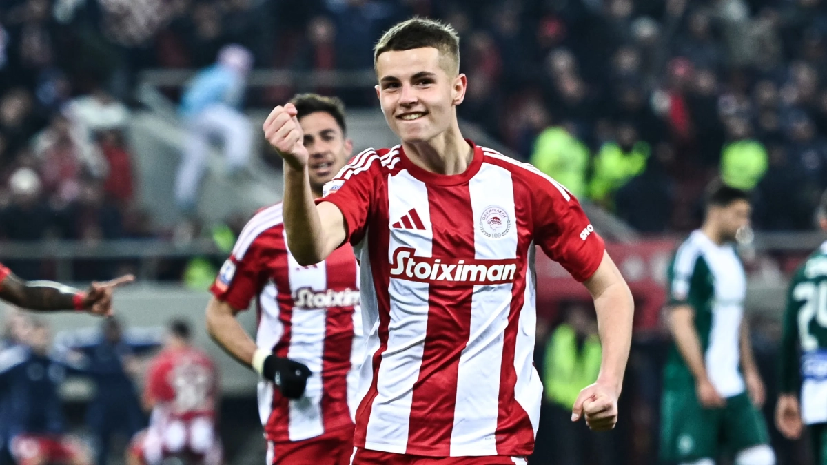 Christos Mouzakitis jugando con el Olympiacos. 