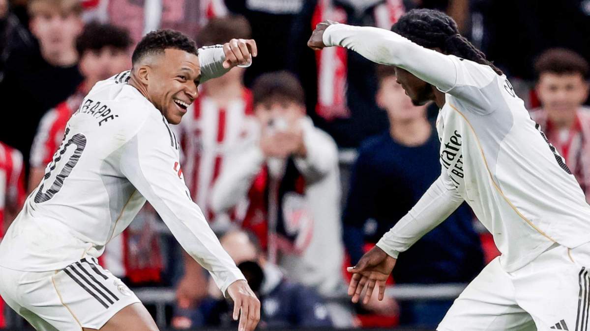 Camavinga celebrando su gol junto a Mbappé
